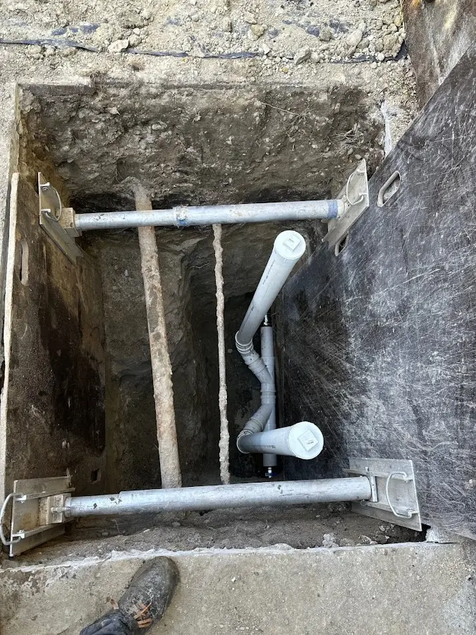 Experienced plumber completing Drain Cleaning work in Kurtistown